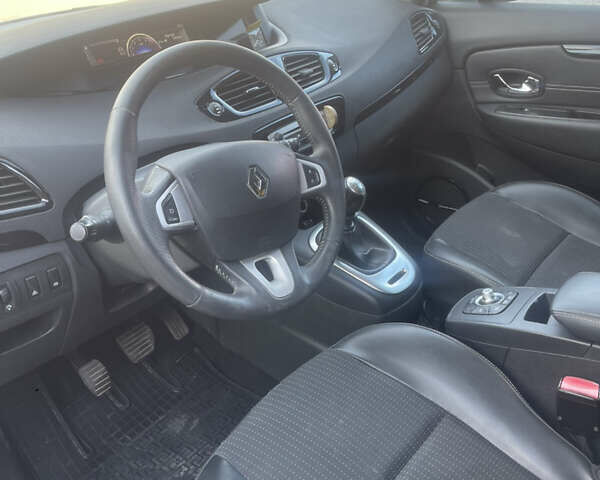 Белый Рено Гранд Сценик, объемом двигателя 1.6 л и пробегом 228 тыс. км за 7900 $, фото 8 на Automoto.ua