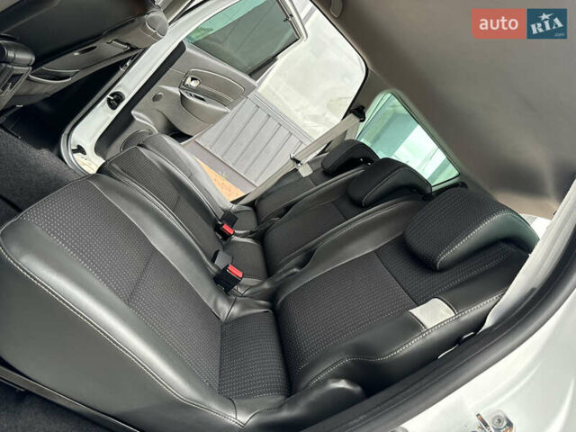 Белый Рено Гранд Сценик, объемом двигателя 1.6 л и пробегом 207 тыс. км за 9450 $, фото 83 на Automoto.ua