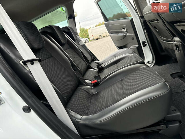 Белый Рено Гранд Сценик, объемом двигателя 1.6 л и пробегом 207 тыс. км за 9450 $, фото 111 на Automoto.ua