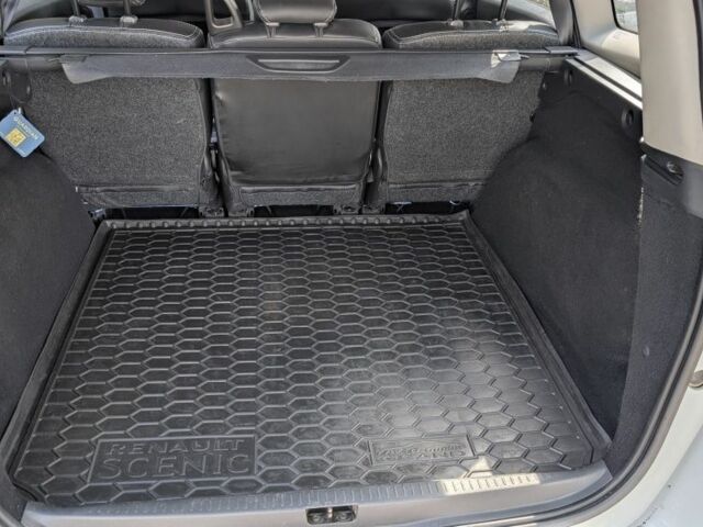 Белый Рено Гранд Сценик, объемом двигателя 1.5 л и пробегом 360 тыс. км за 8000 $, фото 5 на Automoto.ua