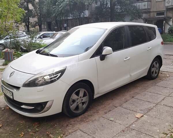 Белый Рено Гранд Сценик, объемом двигателя 1.46 л и пробегом 244 тыс. км за 8700 $, фото 3 на Automoto.ua