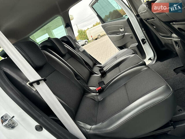 Белый Рено Гранд Сценик, объемом двигателя 1.6 л и пробегом 207 тыс. км за 9450 $, фото 109 на Automoto.ua