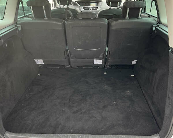 Белый Рено Гранд Сценик, объемом двигателя 1.6 л и пробегом 220 тыс. км за 9350 $, фото 15 на Automoto.ua