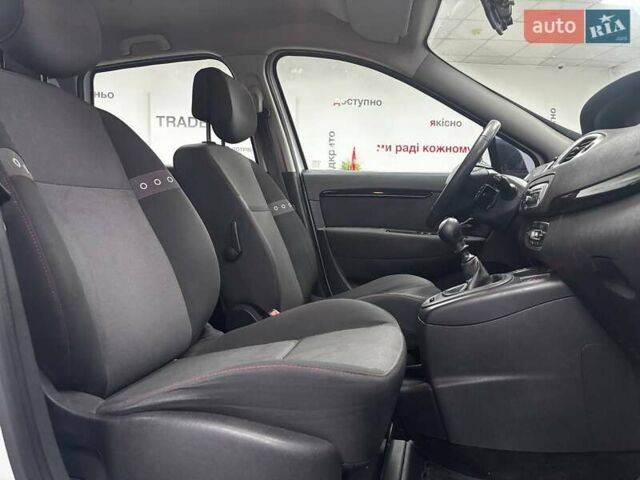 Білий Рено Гранд Сценік, об'ємом двигуна 1.46 л та пробігом 291 тис. км за 7790 $, фото 35 на Automoto.ua