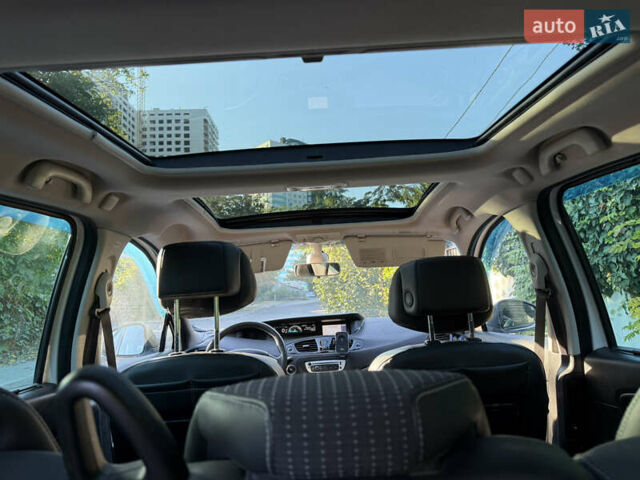 Белый Рено Гранд Сценик, объемом двигателя 1.5 л и пробегом 230 тыс. км за 7800 $, фото 19 на Automoto.ua