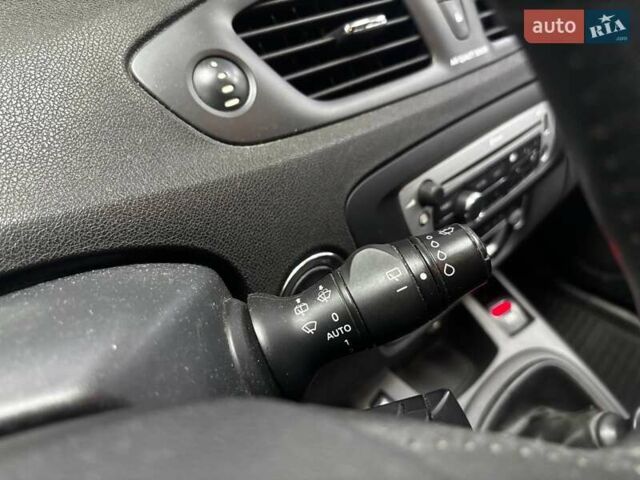 Білий Рено Гранд Сценік, об'ємом двигуна 1.46 л та пробігом 291 тис. км за 7790 $, фото 23 на Automoto.ua