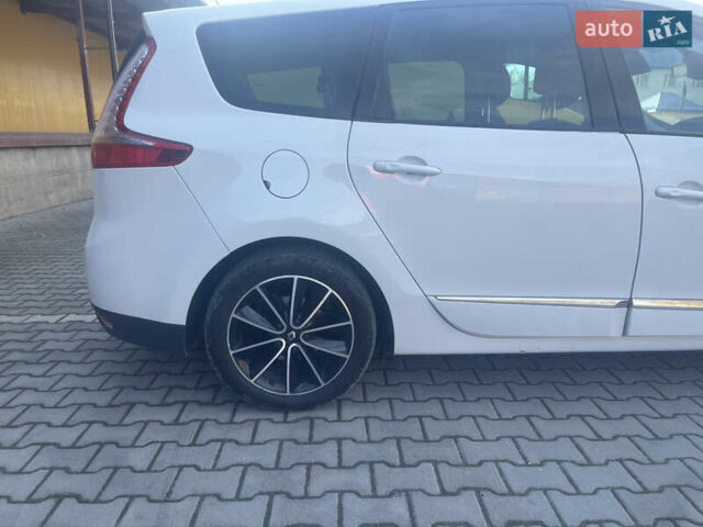 Белый Рено Гранд Сценик, объемом двигателя 1.6 л и пробегом 228 тыс. км за 7900 $, фото 5 на Automoto.ua