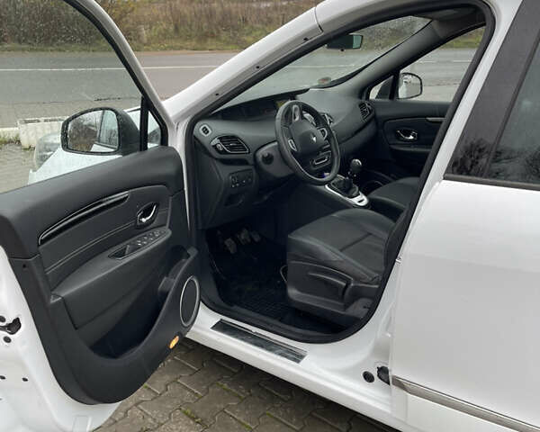 Белый Рено Гранд Сценик, объемом двигателя 1.6 л и пробегом 220 тыс. км за 9350 $, фото 11 на Automoto.ua