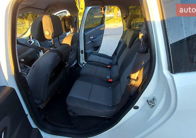 Белый Рено Гранд Сценик, объемом двигателя 1.5 л и пробегом 240 тыс. км за 8499 $, фото 19 на Automoto.ua