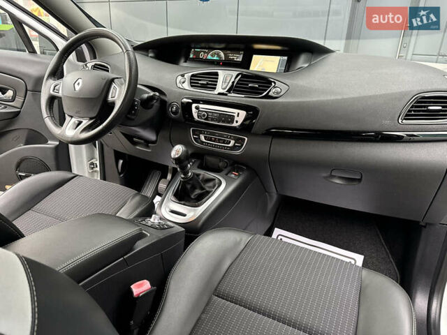 Белый Рено Гранд Сценик, объемом двигателя 1.6 л и пробегом 207 тыс. км за 9450 $, фото 115 на Automoto.ua