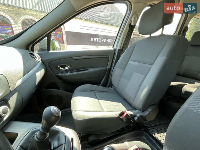 Білий Рено Гранд Сценік, об'ємом двигуна 1.5 л та пробігом 250 тис. км за 7500 $, фото 26 на Automoto.ua