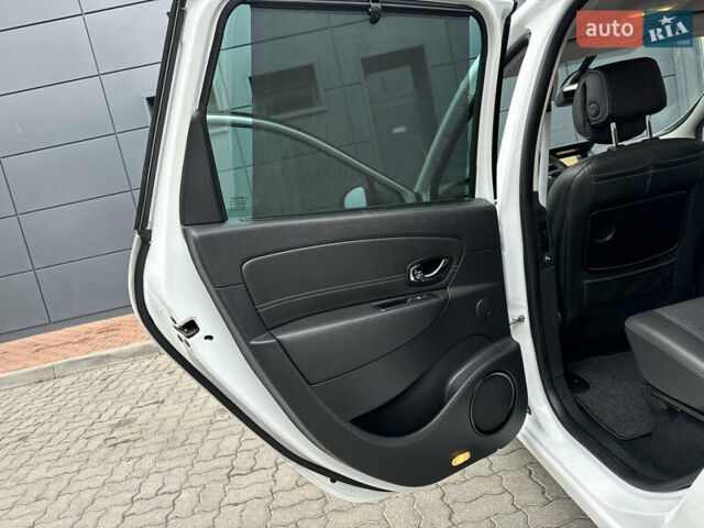 Белый Рено Гранд Сценик, объемом двигателя 1.6 л и пробегом 207 тыс. км за 9450 $, фото 74 на Automoto.ua