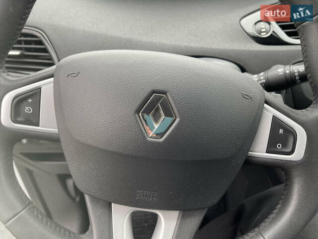 Белый Рено Гранд Сценик, объемом двигателя 1.6 л и пробегом 220 тыс. км за 9350 $, фото 23 на Automoto.ua