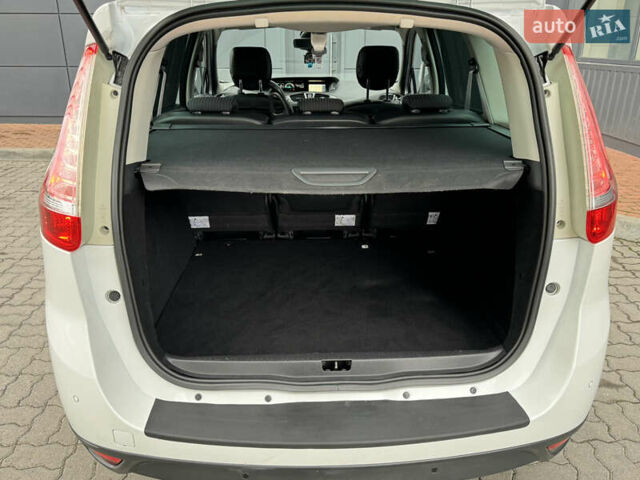 Белый Рено Гранд Сценик, объемом двигателя 1.6 л и пробегом 207 тыс. км за 9450 $, фото 116 на Automoto.ua