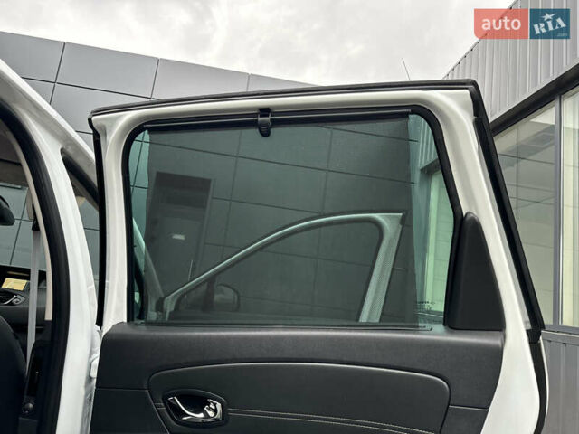 Белый Рено Гранд Сценик, объемом двигателя 1.6 л и пробегом 207 тыс. км за 9450 $, фото 106 на Automoto.ua