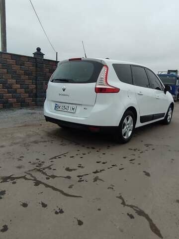 Белый Рено Гранд Сценик, объемом двигателя 1.5 л и пробегом 204 тыс. км за 7900 $, фото 8 на Automoto.ua