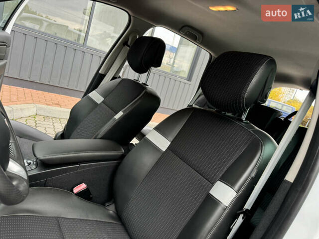 Белый Рено Гранд Сценик, объемом двигателя 1.6 л и пробегом 207 тыс. км за 9450 $, фото 62 на Automoto.ua