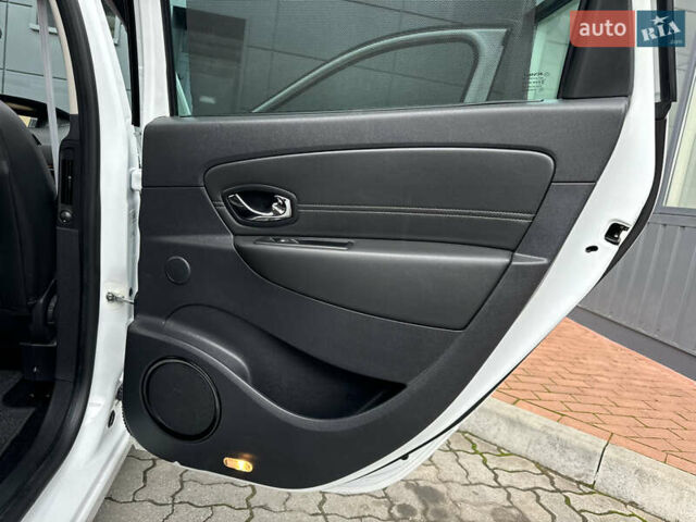 Белый Рено Гранд Сценик, объемом двигателя 1.6 л и пробегом 207 тыс. км за 9450 $, фото 105 на Automoto.ua