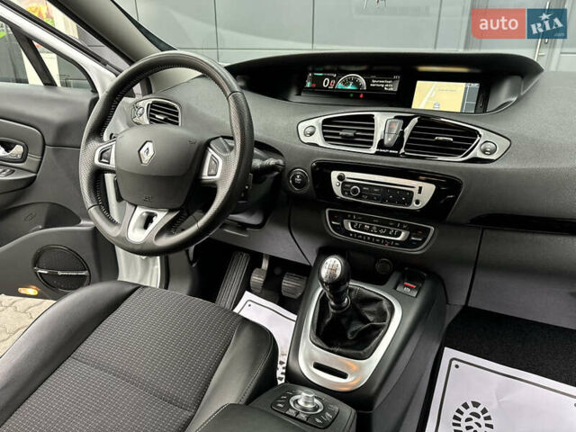 Белый Рено Гранд Сценик, объемом двигателя 1.6 л и пробегом 207 тыс. км за 9450 $, фото 96 на Automoto.ua