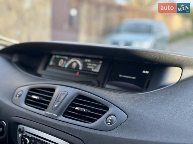 Білий Рено Гранд Сценік, об'ємом двигуна 1.5 л та пробігом 236 тис. км за 7800 $, фото 4 на Automoto.ua