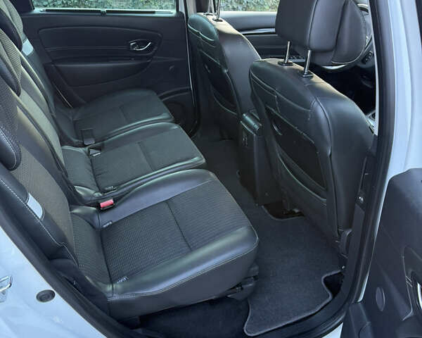 Белый Рено Гранд Сценик, объемом двигателя 1.5 л и пробегом 230 тыс. км за 7800 $, фото 11 на Automoto.ua