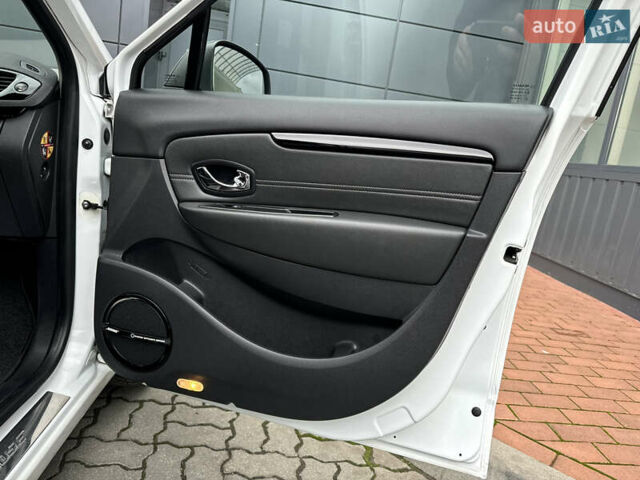 Белый Рено Гранд Сценик, объемом двигателя 1.6 л и пробегом 207 тыс. км за 9450 $, фото 85 на Automoto.ua