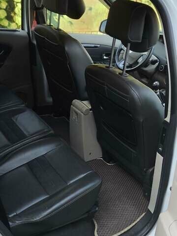 Білий Рено Гранд Сценік, об'ємом двигуна 1.6 л та пробігом 204 тис. км за 10300 $, фото 10 на Automoto.ua