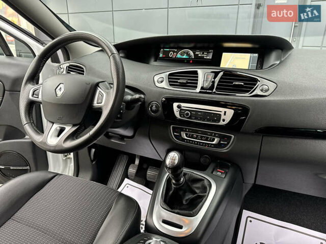 Белый Рено Гранд Сценик, объемом двигателя 1.6 л и пробегом 207 тыс. км за 9450 $, фото 104 на Automoto.ua