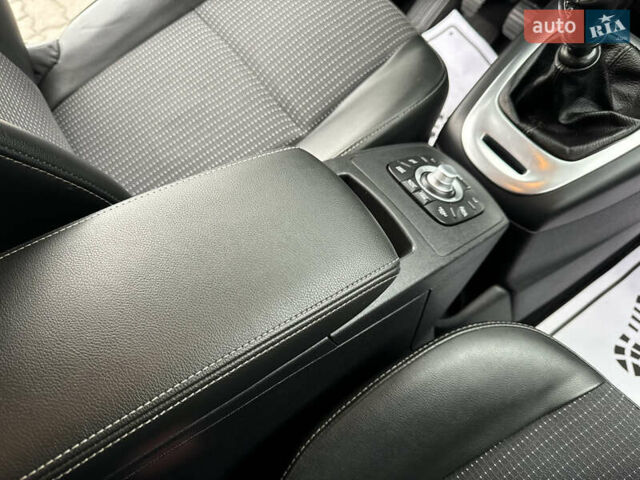 Белый Рено Гранд Сценик, объемом двигателя 1.6 л и пробегом 207 тыс. км за 9450 $, фото 102 на Automoto.ua