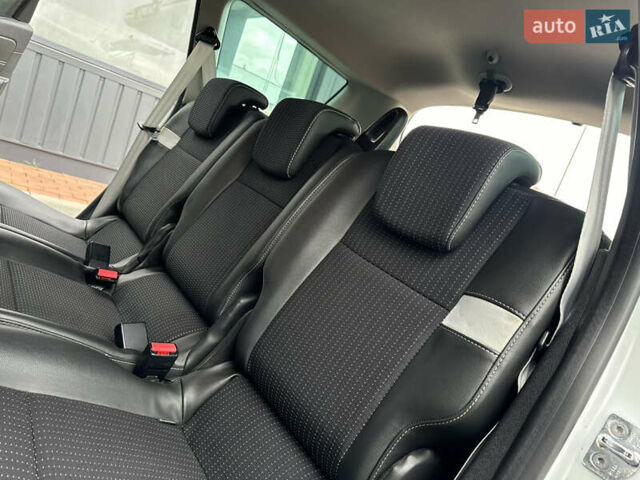 Белый Рено Гранд Сценик, объемом двигателя 1.6 л и пробегом 207 тыс. км за 9450 $, фото 84 на Automoto.ua