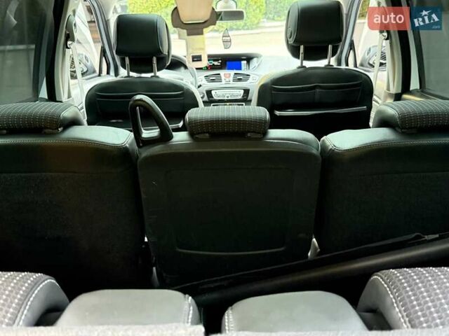 Белый Рено Гранд Сценик, объемом двигателя 1.6 л и пробегом 250 тыс. км за 8600 $, фото 16 на Automoto.ua