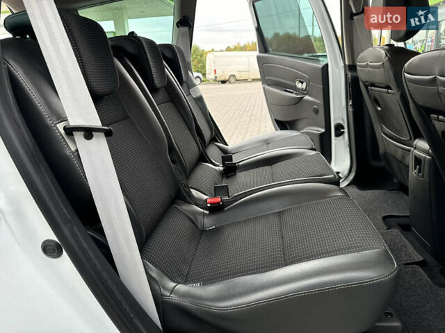 Белый Рено Гранд Сценик, объемом двигателя 1.6 л и пробегом 207 тыс. км за 9450 $, фото 108 на Automoto.ua