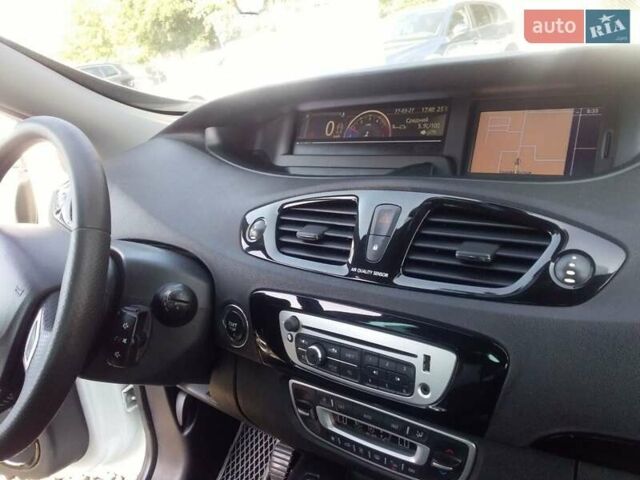 Белый Рено Гранд Сценик, объемом двигателя 1.6 л и пробегом 255 тыс. км за 9998 $, фото 19 на Automoto.ua