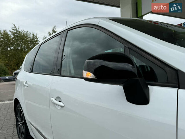 Белый Рено Гранд Сценик, объемом двигателя 1.6 л и пробегом 207 тыс. км за 9450 $, фото 16 на Automoto.ua