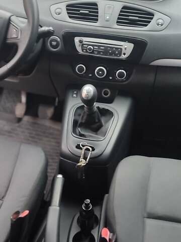 Белый Рено Гранд Сценик, объемом двигателя 1.5 л и пробегом 204 тыс. км за 7900 $, фото 12 на Automoto.ua