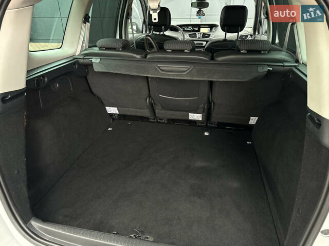 Белый Рено Гранд Сценик, объемом двигателя 1.6 л и пробегом 207 тыс. км за 9450 $, фото 117 на Automoto.ua