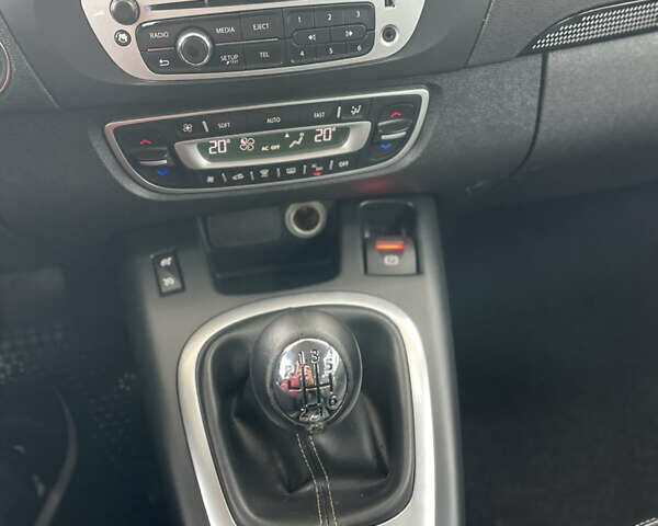 Білий Рено Гранд Сценік, об'ємом двигуна 1.5 л та пробігом 206 тис. км за 9700 $, фото 30 на Automoto.ua