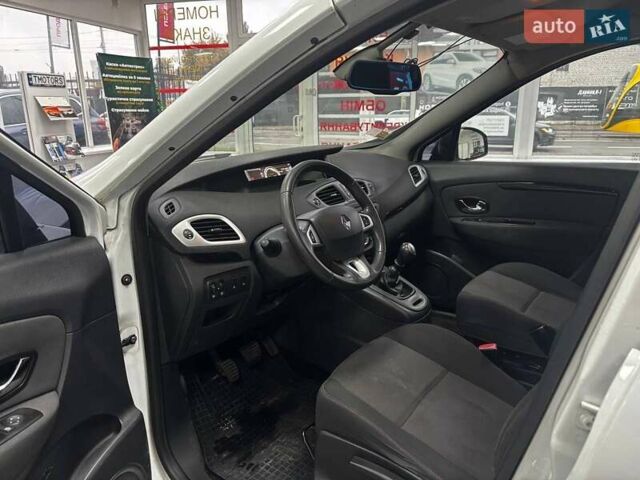 Білий Рено Гранд Сценік, об'ємом двигуна 1.46 л та пробігом 291 тис. км за 7790 $, фото 30 на Automoto.ua