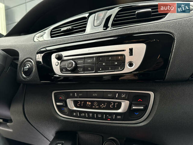 Белый Рено Гранд Сценик, объемом двигателя 1.6 л и пробегом 207 тыс. км за 9450 $, фото 99 на Automoto.ua