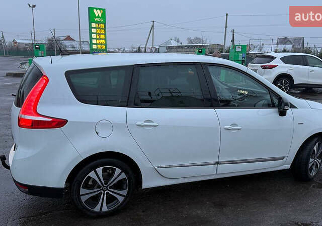 Белый Рено Гранд Сценик, объемом двигателя 1.6 л и пробегом 182 тыс. км за 9000 $, фото 3 на Automoto.ua