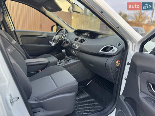 Білий Рено Гранд Сценік, об'ємом двигуна 1.5 л та пробігом 236 тис. км за 7800 $, фото 34 на Automoto.ua