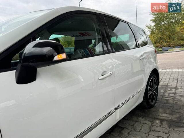 Белый Рено Гранд Сценик, объемом двигателя 1.6 л и пробегом 207 тыс. км за 9450 $, фото 32 на Automoto.ua