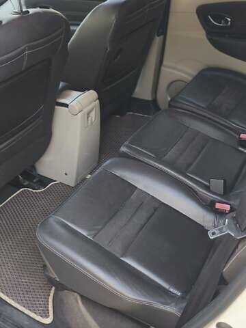 Білий Рено Гранд Сценік, об'ємом двигуна 1.6 л та пробігом 204 тис. км за 10300 $, фото 9 на Automoto.ua