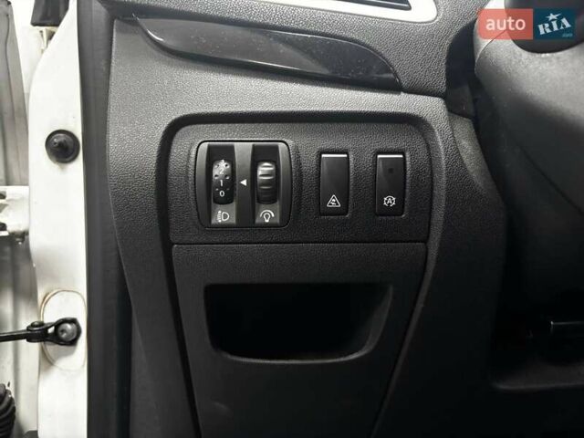 Білий Рено Гранд Сценік, об'ємом двигуна 1.46 л та пробігом 291 тис. км за 7790 $, фото 19 на Automoto.ua