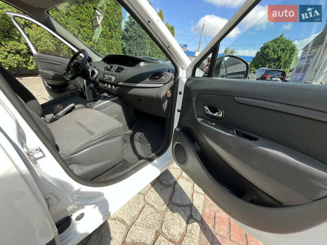 Білий Рено Гранд Сценік, об'ємом двигуна 1.5 л та пробігом 250 тис. км за 7500 $, фото 19 на Automoto.ua