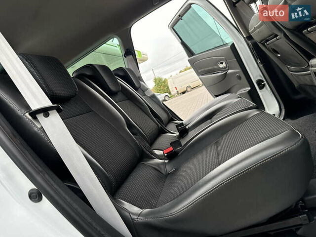 Белый Рено Гранд Сценик, объемом двигателя 1.6 л и пробегом 207 тыс. км за 9450 $, фото 113 на Automoto.ua