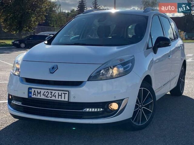Білий Рено Гранд Сценік, об'ємом двигуна 1.6 л та пробігом 250 тис. км за 8800 $, фото 1 на Automoto.ua