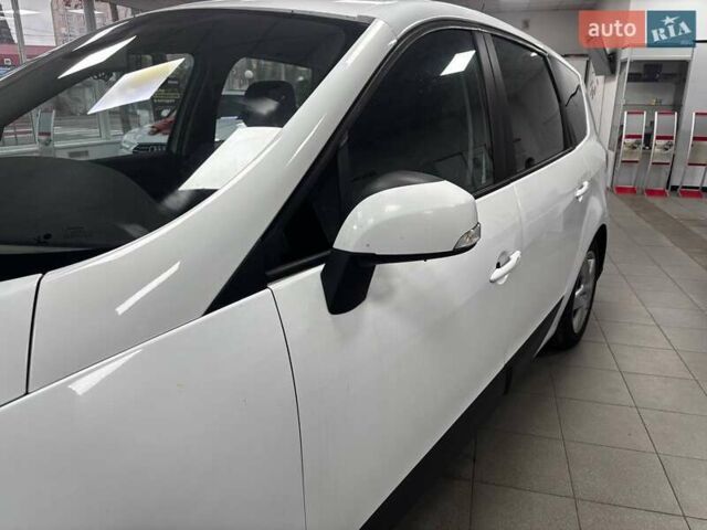 Білий Рено Гранд Сценік, об'ємом двигуна 1.46 л та пробігом 291 тис. км за 7790 $, фото 14 на Automoto.ua