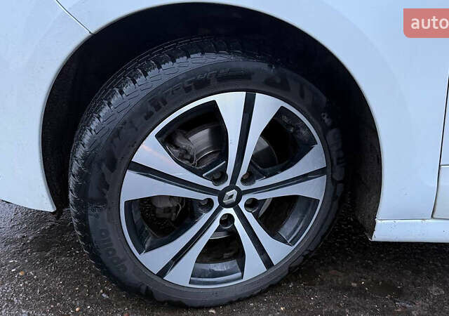 Белый Рено Гранд Сценик, объемом двигателя 1.6 л и пробегом 182 тыс. км за 9000 $, фото 11 на Automoto.ua