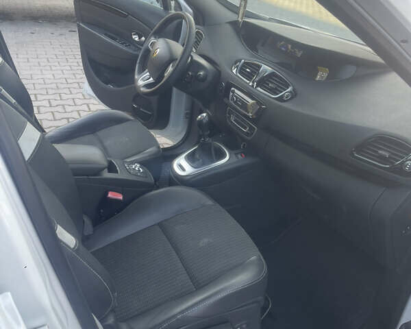 Белый Рено Гранд Сценик, объемом двигателя 1.6 л и пробегом 228 тыс. км за 7900 $, фото 10 на Automoto.ua